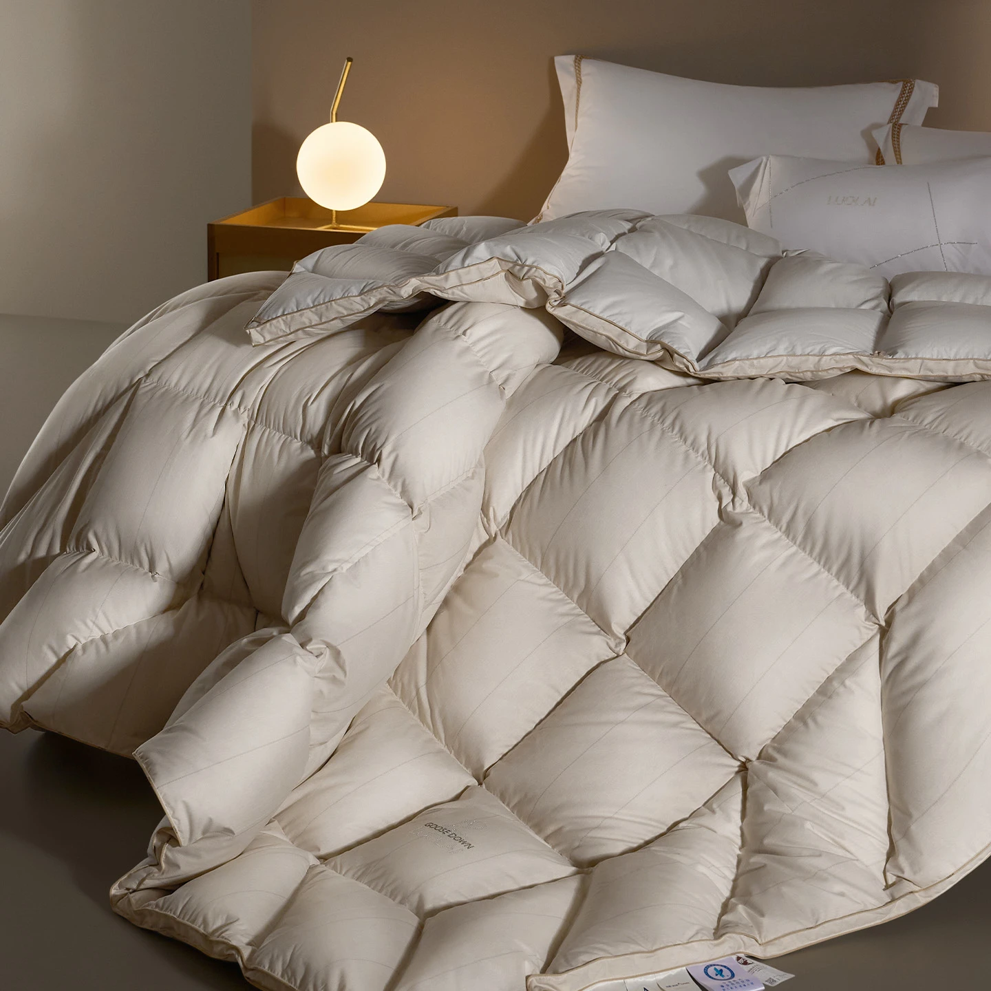 罗莱 W-智∙享溯源A类分区95鹅绒冬被—星澜-金色-6.jpg