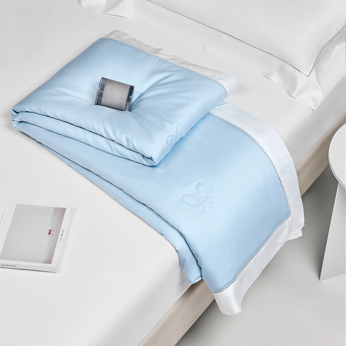 罗莱 W-甄享·莱赛尔抗菌桑蚕丝水洗夏被-琥珀之光-蓝色-7.jpg