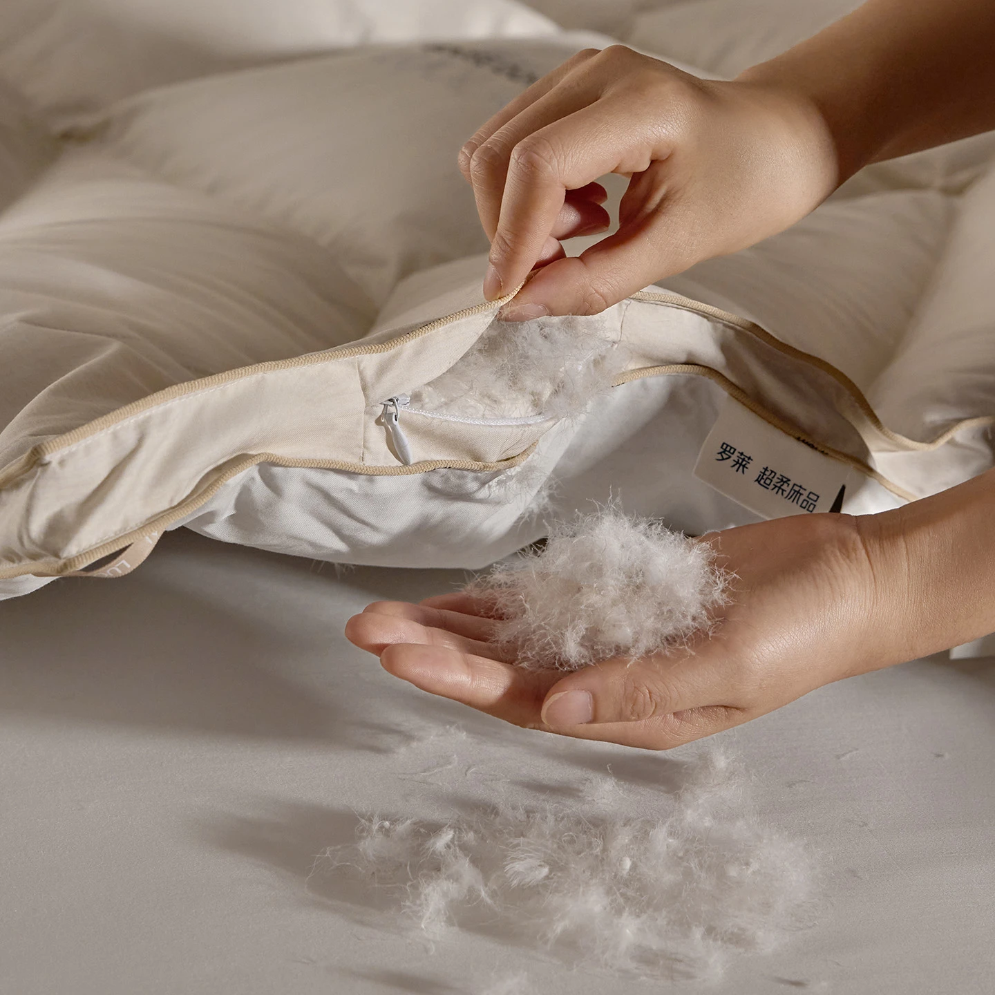 罗莱 W-智∙享溯源A类分区95鹅绒冬被—星澜-金色-9.jpg