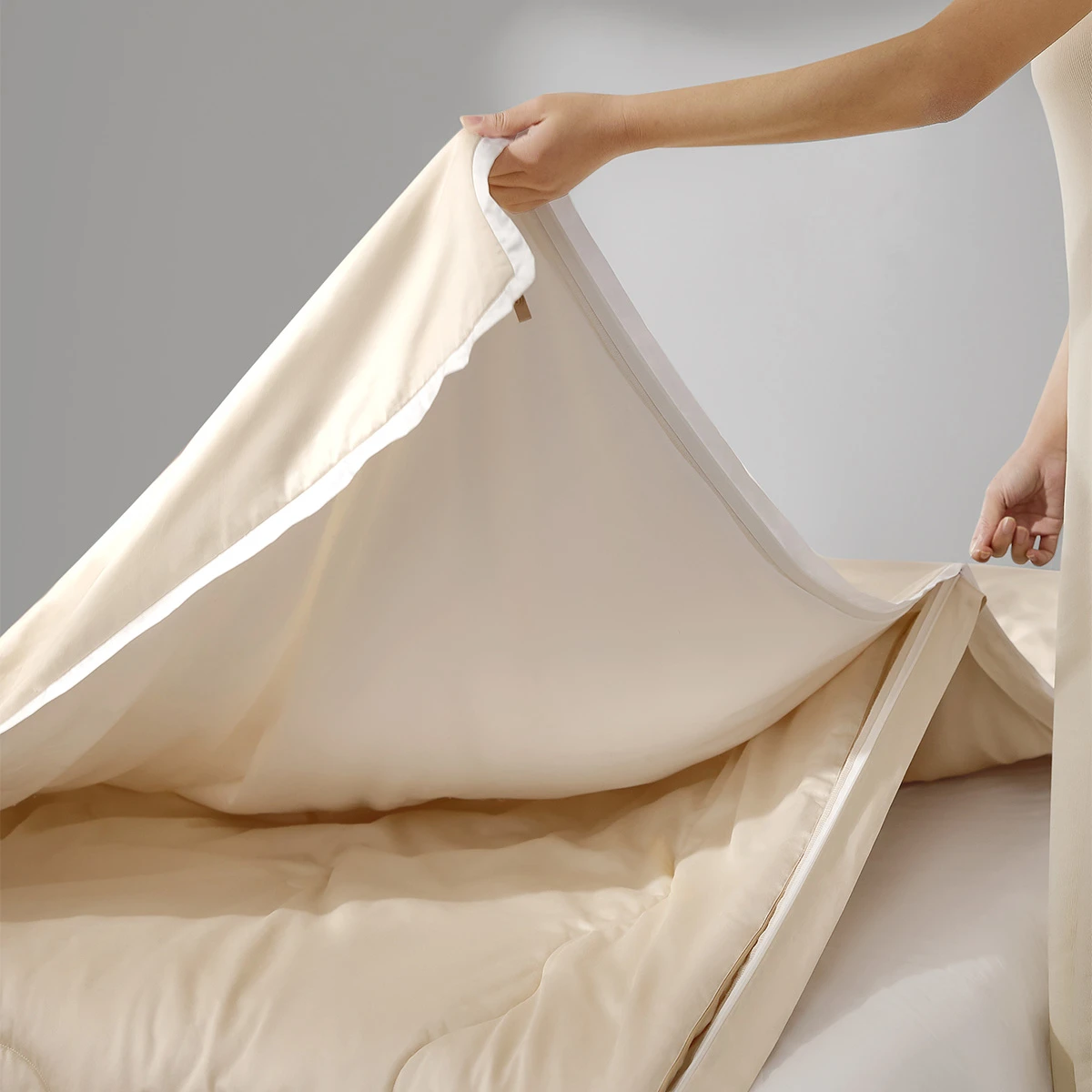 罗莱 W-亲肤免套桑蚕丝二合一被-金色-4.jpg