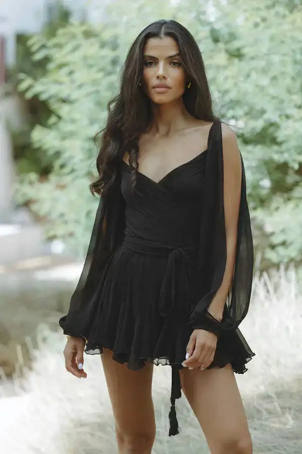 Fun mini dress with balloon sleeves