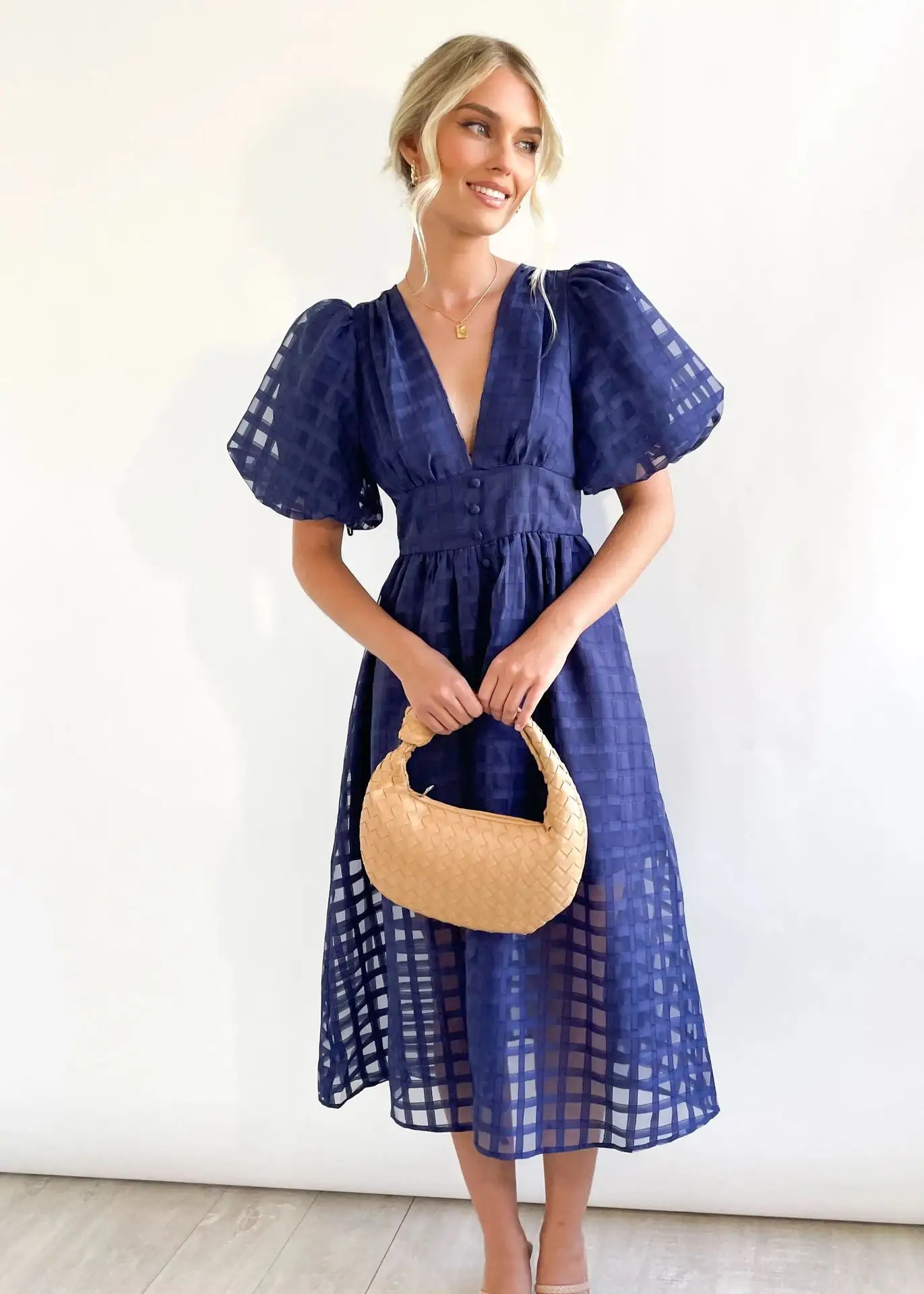 WOMEN'S SOLID SHORT LANTERN SLEEVE DRESS