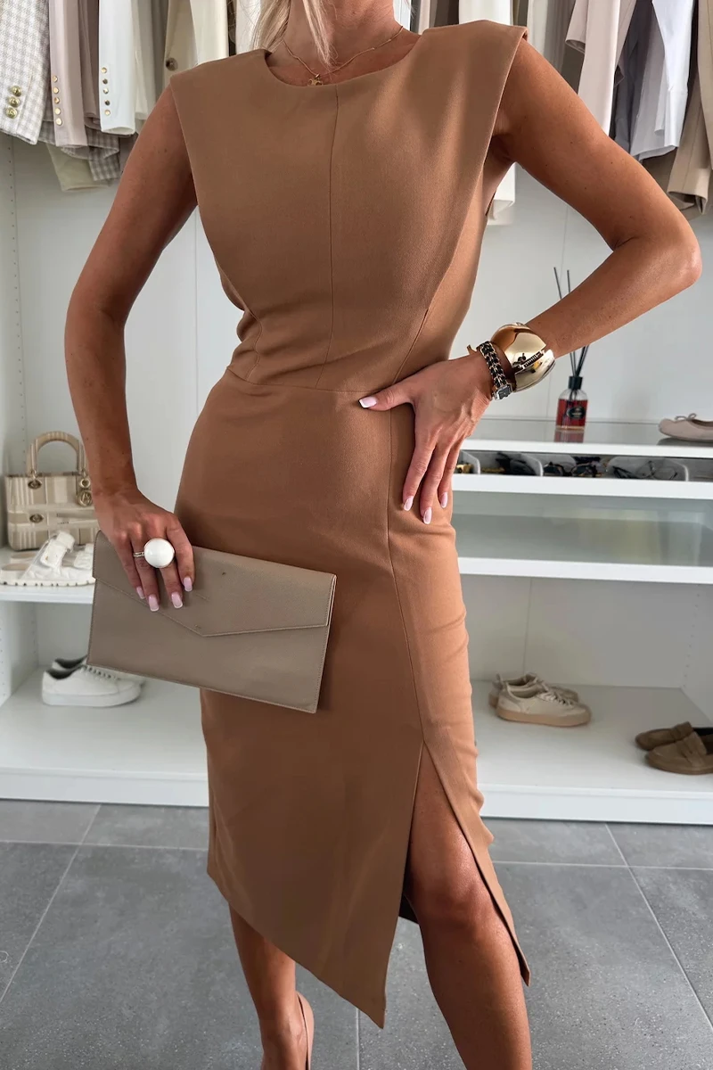 Women's dress with round neckline and slit, elegant, sleeveless