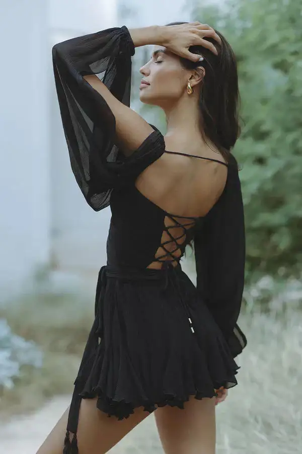 Fun mini dress with balloon sleeves